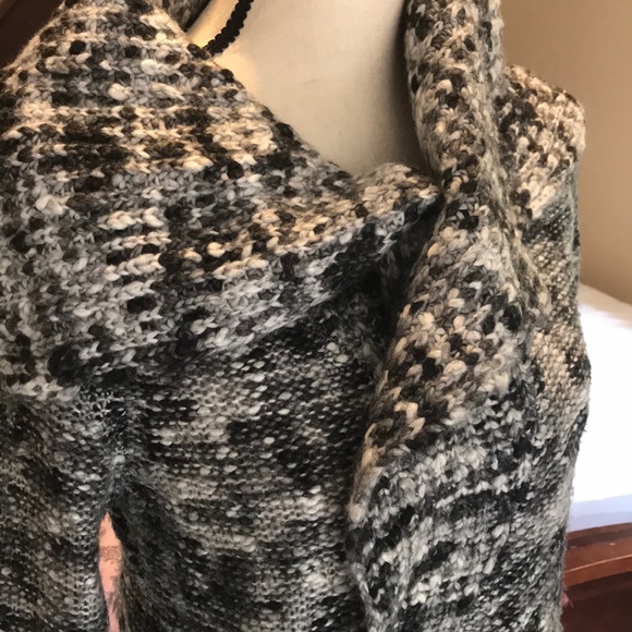 Sweaters - Picture 3 of 4